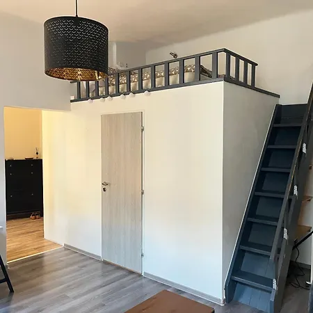 Stylish Loft In The Heart Of Andel 아파트 *